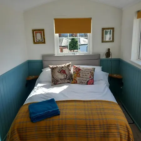 The Mad Hatter's Shepherd's Hut Chalet
