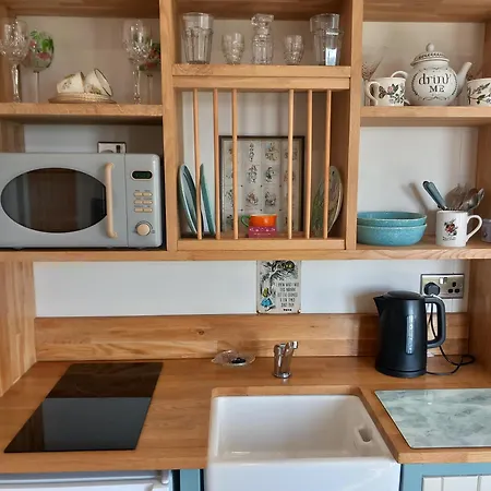 The Mad Hatter's Shepherd's Hut Chalé *