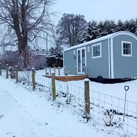 The Mad Hatter's Shepherd's Hut Chalé *