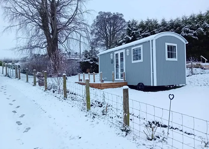 The Mad Hatter's Shepherd's Hut Chalé *